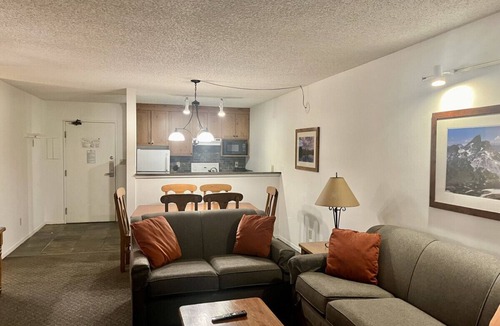 Whistler Village Apartment | Tantalus Boutique Hotel Spacious Whistler Suite