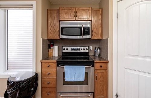 Panorama Hills House | Tastefully Furnished Comfortable and Quiet 3 bed, 2.5 bath in nice neighborhood