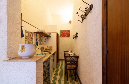 Porticalazzo Apartment | Tenuta Donna Vittoria Bouganville Apartment with Mountain View, Wi-Fi & Air Conditioning