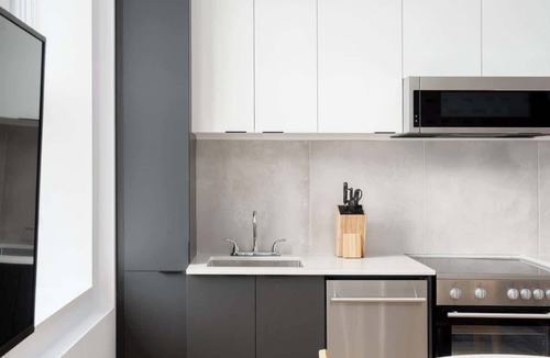 Old Montreal Apartment | The Alexander–Studio w/King Bed+Sofa Bed|Old Montreal