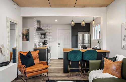 Drumheller House | The Bedrock | Modern Charm | Sleeps Guests | NEW