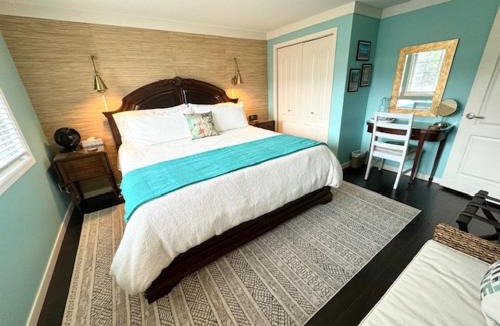 Okanagan Centre Bed & Breakfast | The Blue House Bed and Breakfast