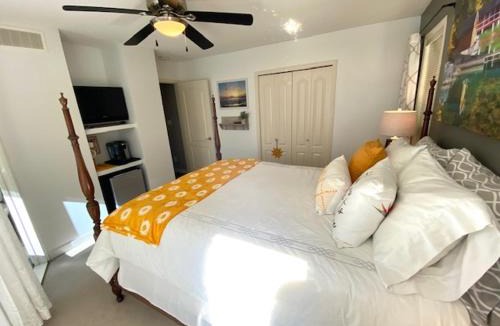 Okanagan Centre Bed & Breakfast | The Blue House Bed and Breakfast