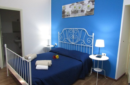 Scicli Bed & Breakfast | The Blue Room Courtyard