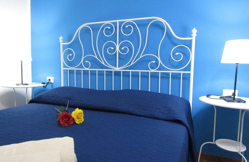 Scicli Bed & Breakfast | The Blue Room Courtyard