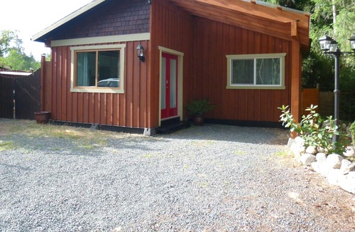 Regional District of Nanaimo Cabin | The Cedar Cottage - 1 bedroom and 1 bathroom private cottage.