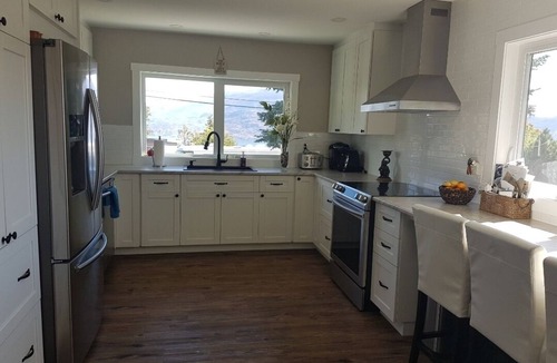 Central Okanagan Bed & Breakfast | The Chirping Cricket Bed & Breakfast