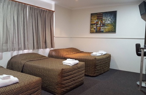 Chinchilla Hotel | The Commercial Hotel Motel