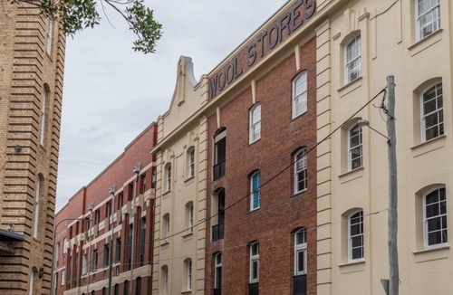 New Farm Apartment | The Courtyard Store! 2Bed/2Bath ~ New Farm