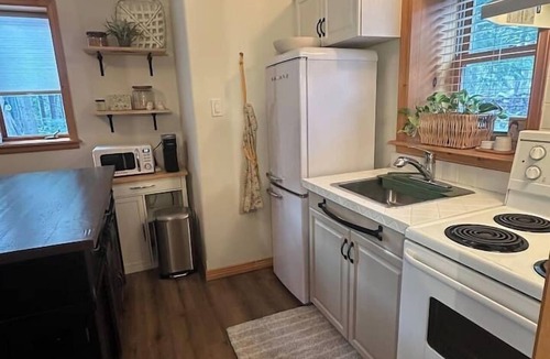 Fall River Cabin | The Cozy Cabin Nook - Heart of Fall River