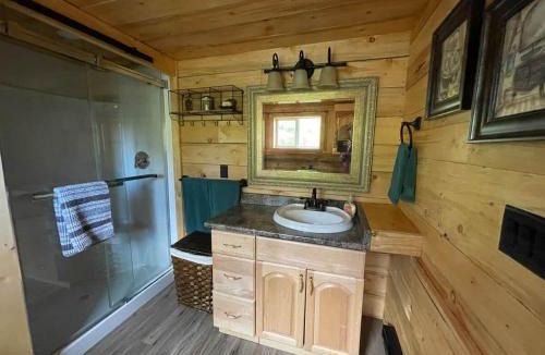 Division No. 11 House | The Deerview cabin - a part of Bear Creek Cabins