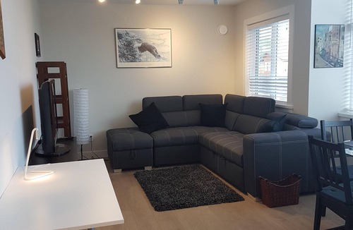 Sidney House | The Eagle's Nest by the Victoria Airport