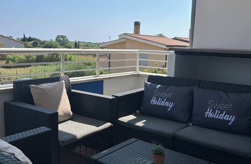 Isola Sacra Apartment | The Fisherman's Refuge - sleep & fly