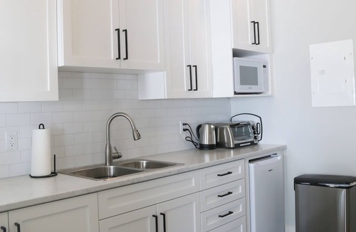 Queens Square Apartment | The Gladys (4.5 Star)2nd Floor Suite(1 of 3 units)