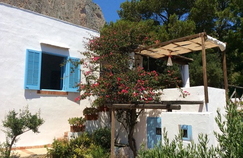 Zarbo di Mare House | The house of the Secco. A luxury retreat by the sea.