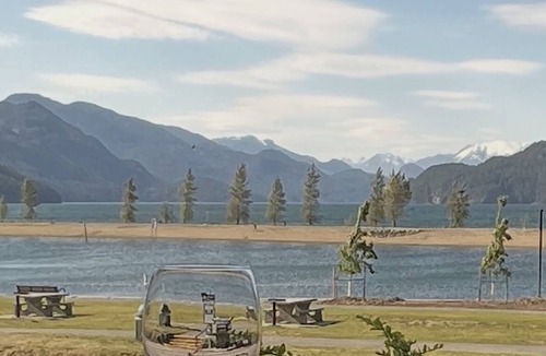 Harrison Hot Springs Condo | THE HUB- NEW Lakefront 3-bed/2-bath suite in Harrison Hot Springs with WiFi, AC.