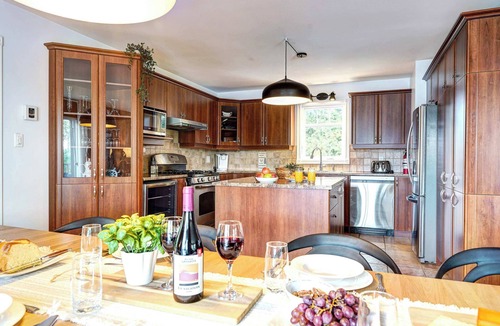 La Minerve Ski Chalet | The Lake Domaine Spa Near Tremblant