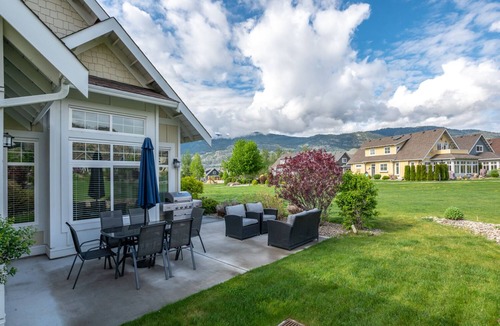 Osoyoos Cottage | The Lakehouse/Snow Vacation Rental
