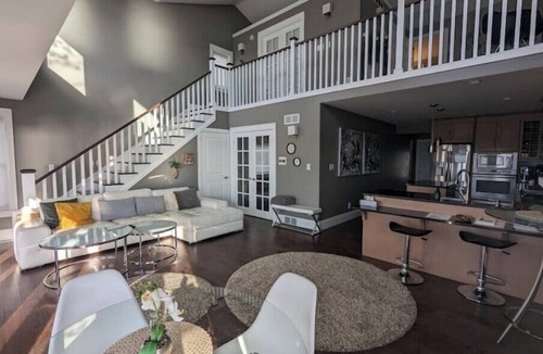 Town of Essex House | The Lakeside house, a retreat spot with Hot Tub