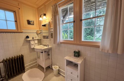 Sidney Bed & Breakfast | The Latch Inn
