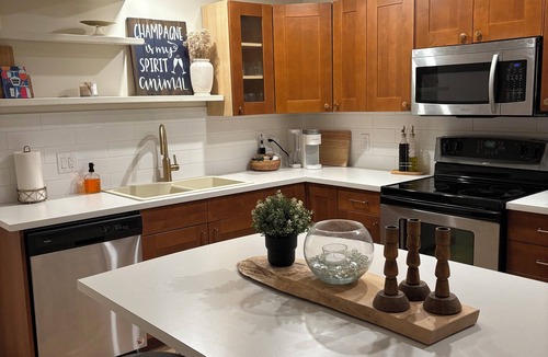 Central Okanagan House | The Lookout - Cozy 1BR Suite Overlooking Wood Lake
