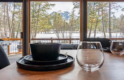 East Kootenay House | The Matterhorn I HotTub I Ping Pong I Chalk Wall