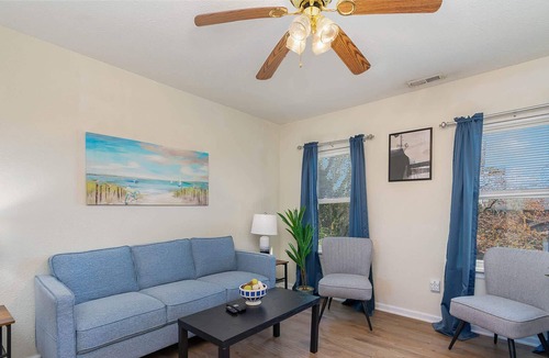 Buckroe Beach Apartment | The North Hampton Suite B