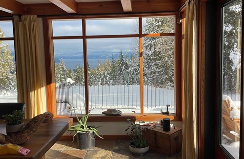 Proctor House | The Nouk - Back to Base Retreat & Wellness - Room with a Queen size bed