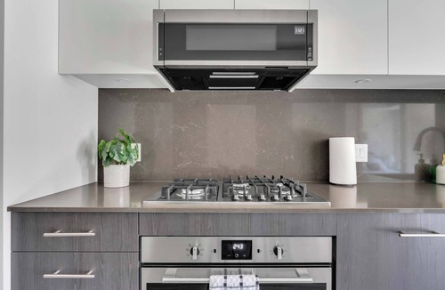 Eau Claire Apartment | The Riverlight Den DT Comfort & Amazing City Views