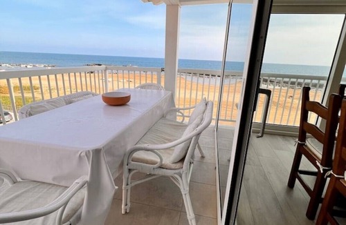 Marina di Palma Apartment | The Seaside Sunrise. 1 minute walk to the beach. AC