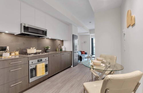 Eau Claire Apartment | The Silverwood Corner DT Steps to Riverwalk