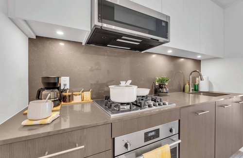 Eau Claire Apartment | The Silverwood Corner DT Steps to Riverwalk