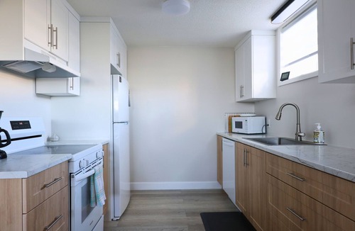 Cochrane Apartment | The Tower Inn - Central Apartment Newly Renovated