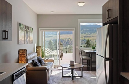 Central Okanagan House | The View 4 Bedroom 3 Bath Pool and Hot Tub