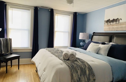 Ridgeway House | The York House Boutique Suit, Minutes to Crystal Beach.20 Minutes to the Falls.