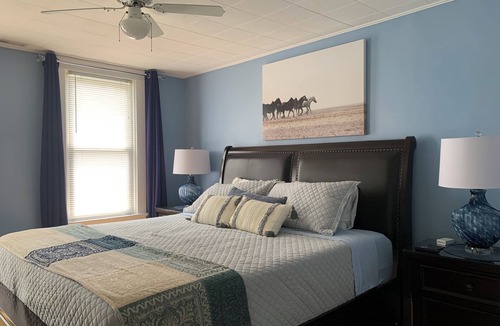 Ridgeway House | The York House Boutique Suit, Minutes to Crystal Beach.20 Minutes to the Falls.