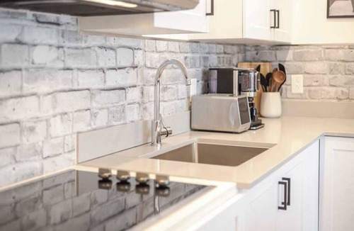Latin Quarter Apartment | The Zen Cityscape: Charming 1 BR Apt in DT MTL