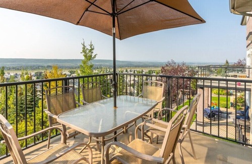 Springbank Hill House | This house is a 3 bedroom(s), 2.5 bathrooms, located in Calgary, AB.