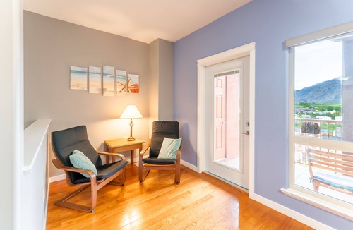 Osoyoos Condo | This is the life. 3 bedroom lakefront property close to everything!
