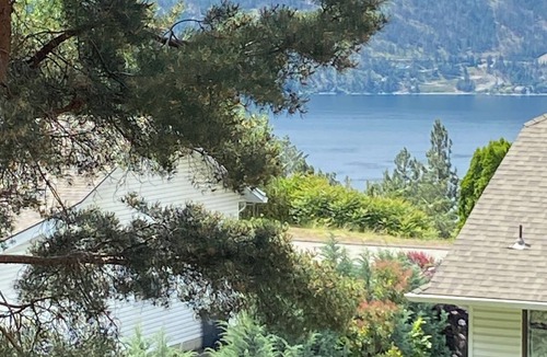 Okanagan Centre House | Three Lakes Vacation Suite.Enjoy life along the “Scenic Sip”