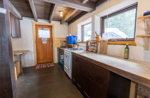 Retallack Cabin | Timberframe Off-Grid cabin in the woods