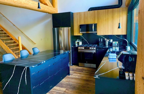 Hemlock Valley Cabin | Timberwolf A Cabin at Sasquatch Mountain *HOT TUB* GAMES ROOM*