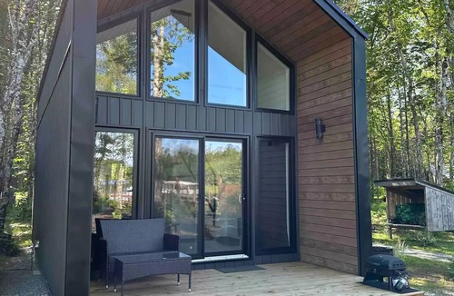 Clare House | Tiny 5 (Private hot tub)
