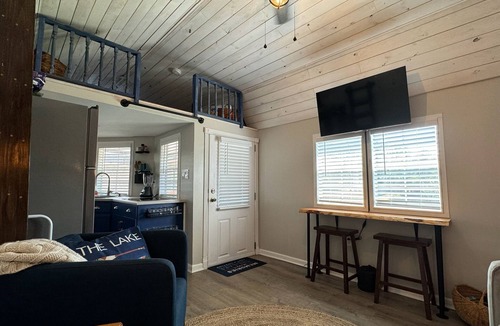 Lyman Cabin | Tiny house on Lyman Lake with hot tub