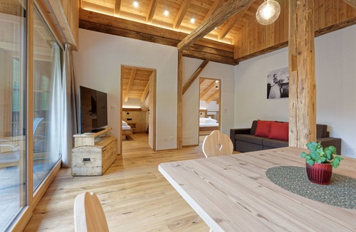 Valle Aurina Apartment | "Tischlerhof Lärche" vacation apartment with balcony and mountain view