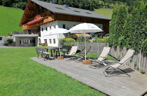Valle Aurina Apartment | "Tischlerhof Lärche" vacation apartment with balcony and mountain view