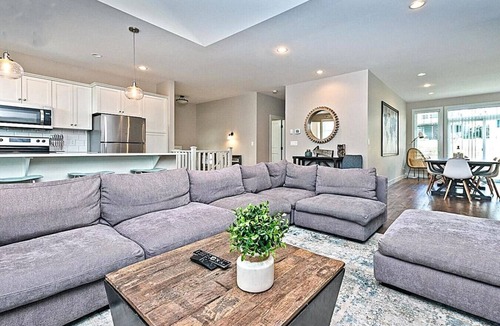 Osoyoos House | Toes in the Sand Cottage #201