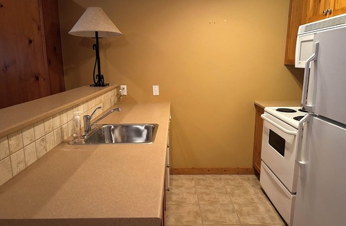 Silver Star Mountain Apartment | Top-floor cozy studio with mountain views, private deck, close to trails