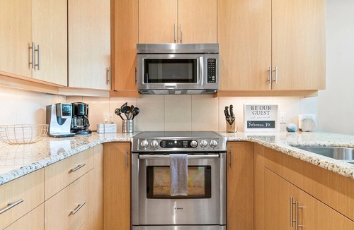 Sicamous Condo | Top Floor Penthouse with Pool, gym and Boat Slip