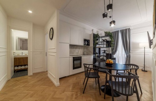 Rione XVI Ludovisi Apartment | Toscana 2bis - FromHometoRome